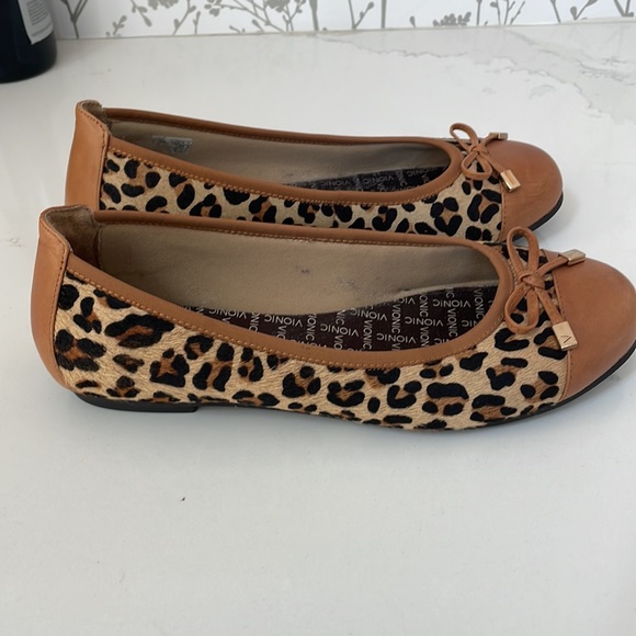 Vionic Ballet Flat Animal Print - Picture 4 of 7